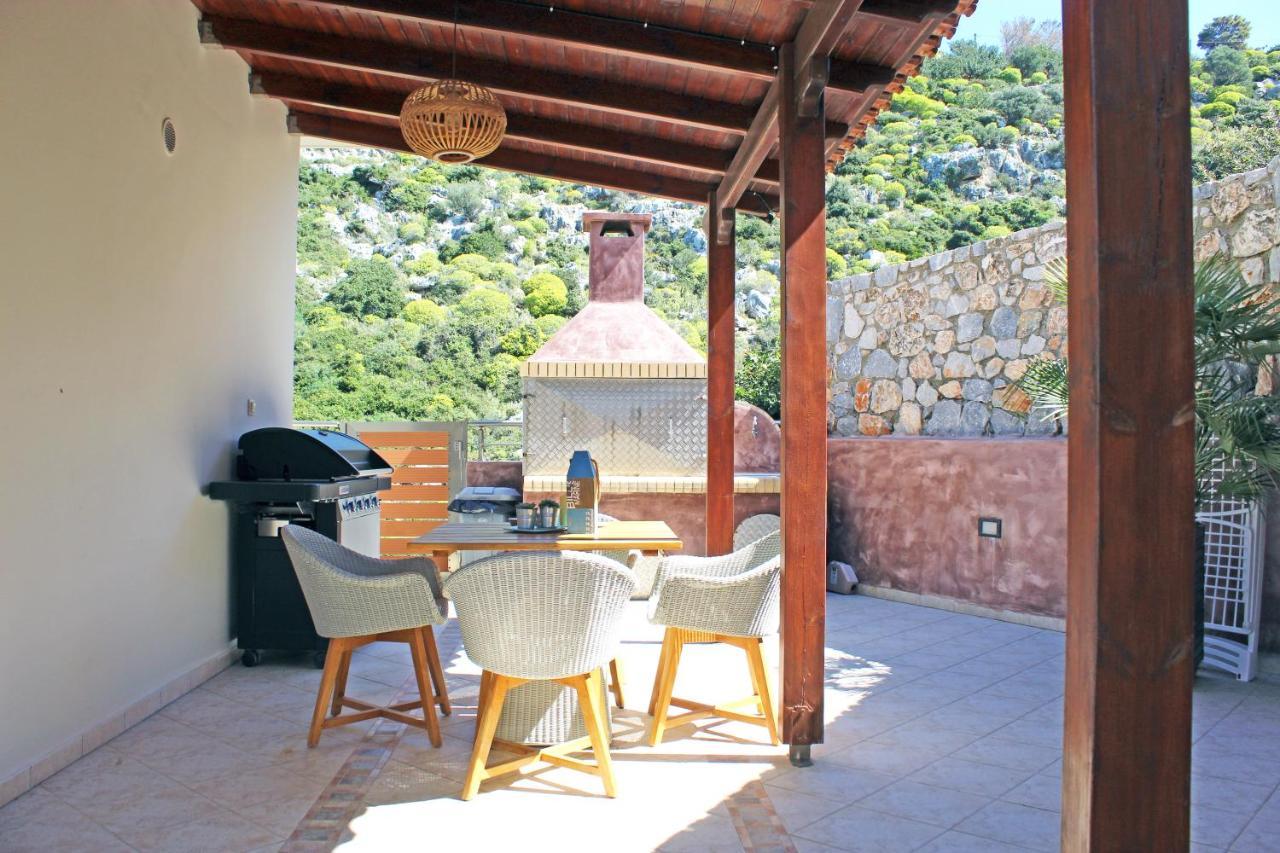 Villa Almy Плака Екстериор снимка