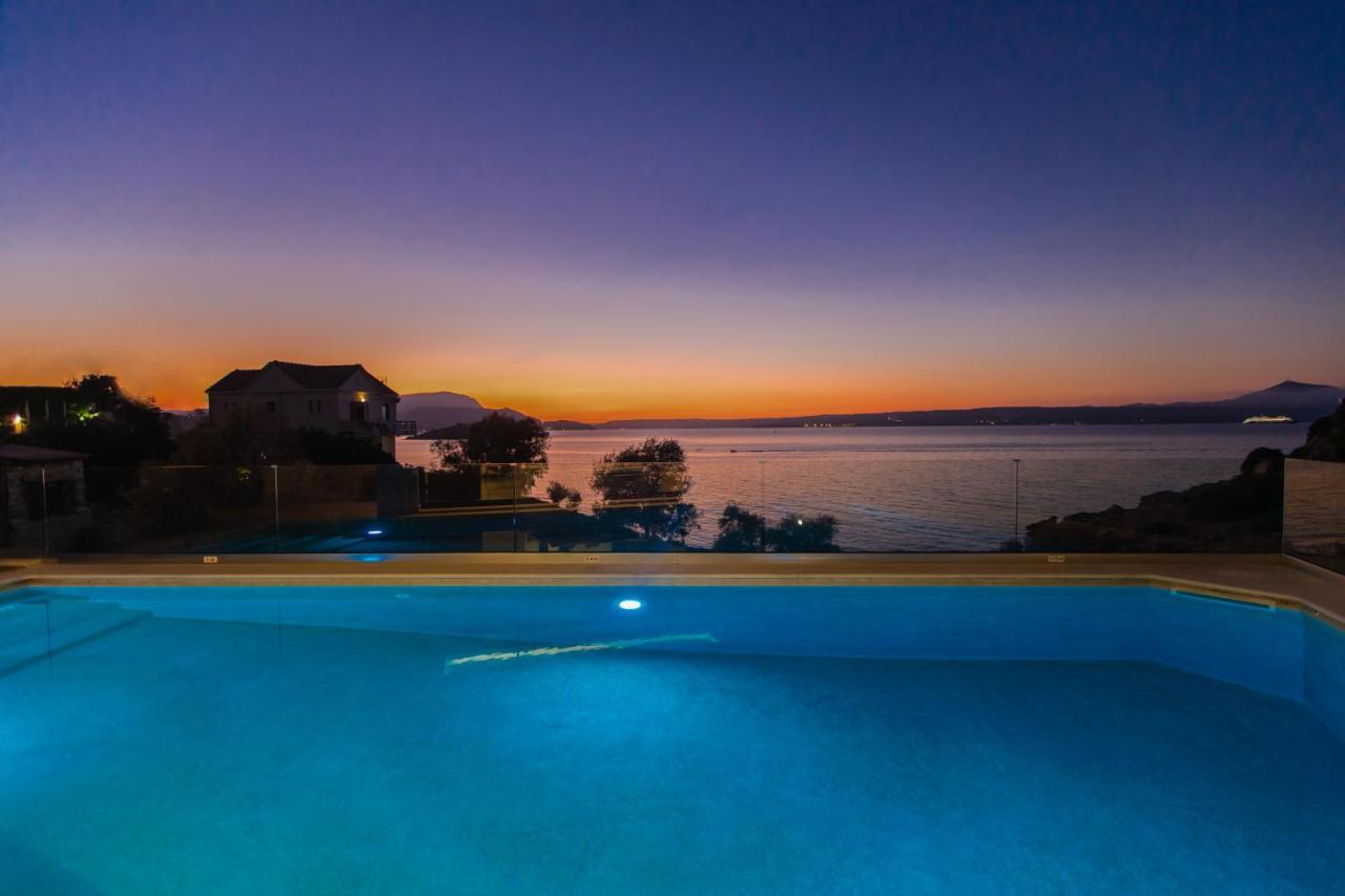 Villa Almy Плака Екстериор снимка